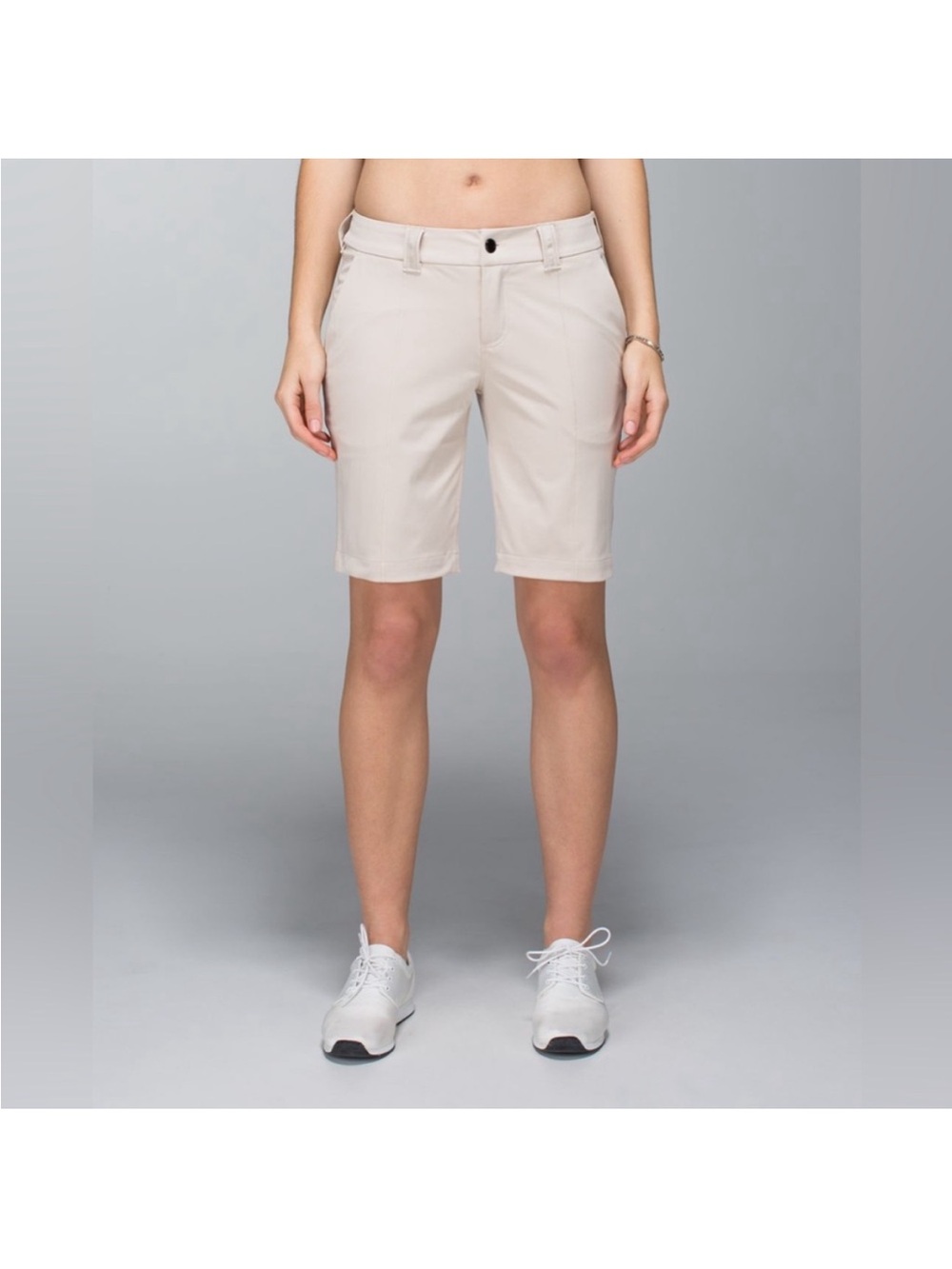 Lululemon Women’s Club Golf Tennis Bermuda Shorts in Light Beige- Size 8